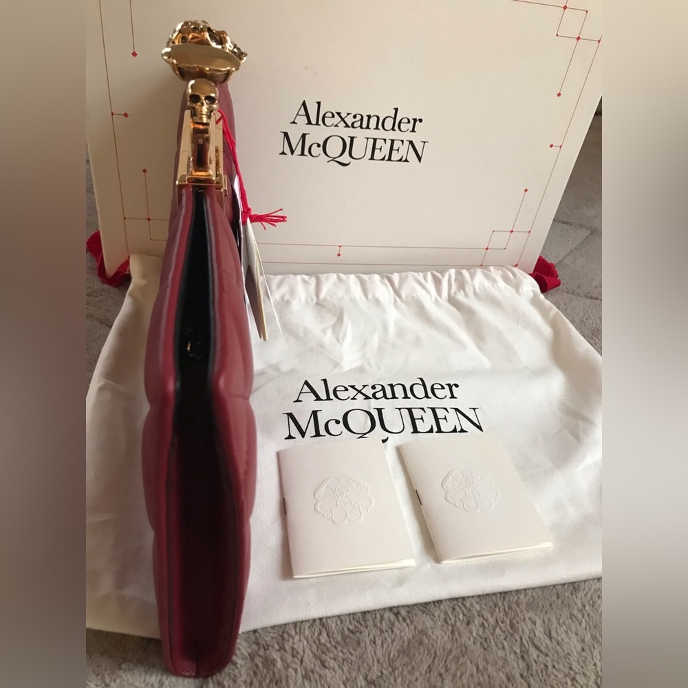 ❌❌SOLD❌❌🔥Alexander McQueen🔥 Skull Knuckle Ring Quilted Leather Clutch - Picture 8 of 10